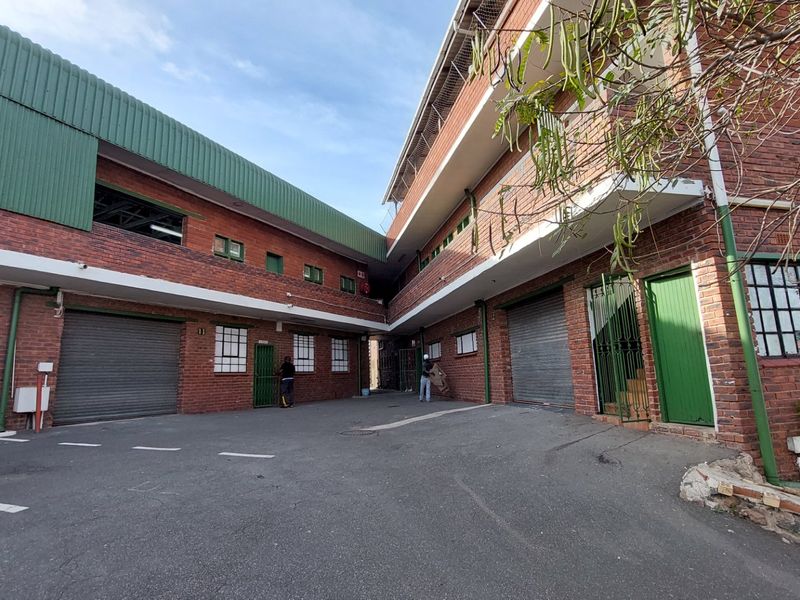 Commercial property for rent in Chatsworth - Photo 2