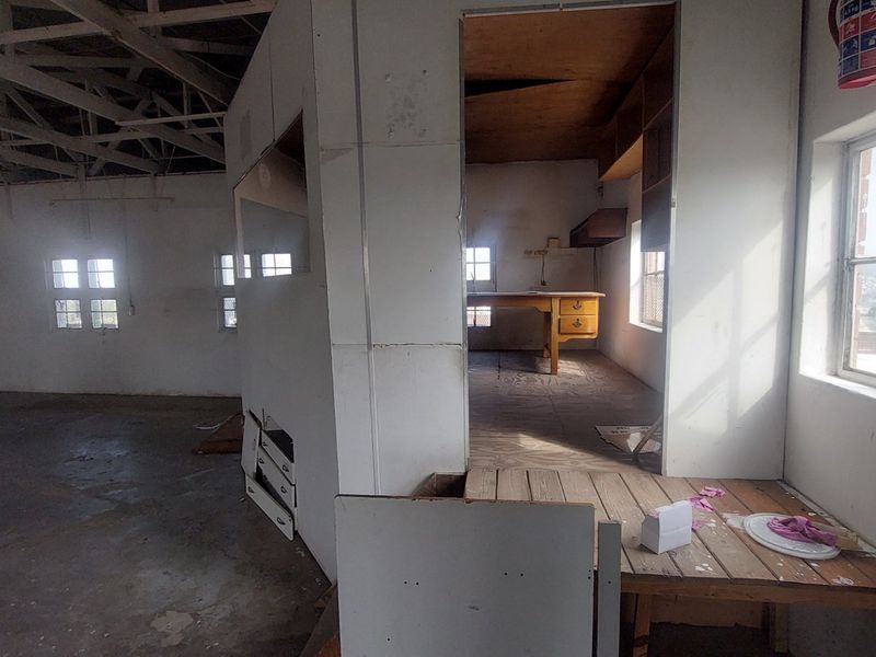 Commercial property for rent in Chatsworth - Photo 7