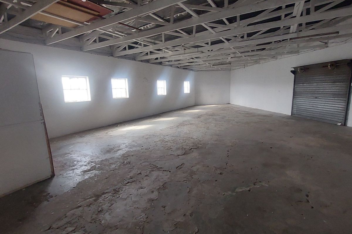 Commercial property for rent in Chatsworth - Photo 5