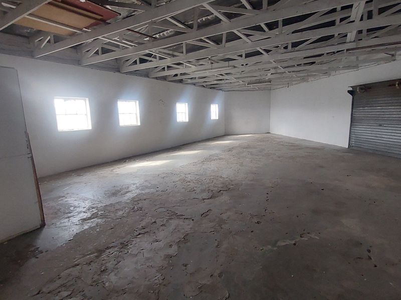 Commercial property for rent in Chatsworth - Photo 5