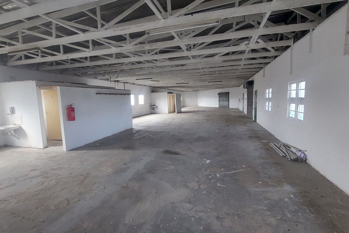Commercial property for rent in Chatsworth - Photo 3