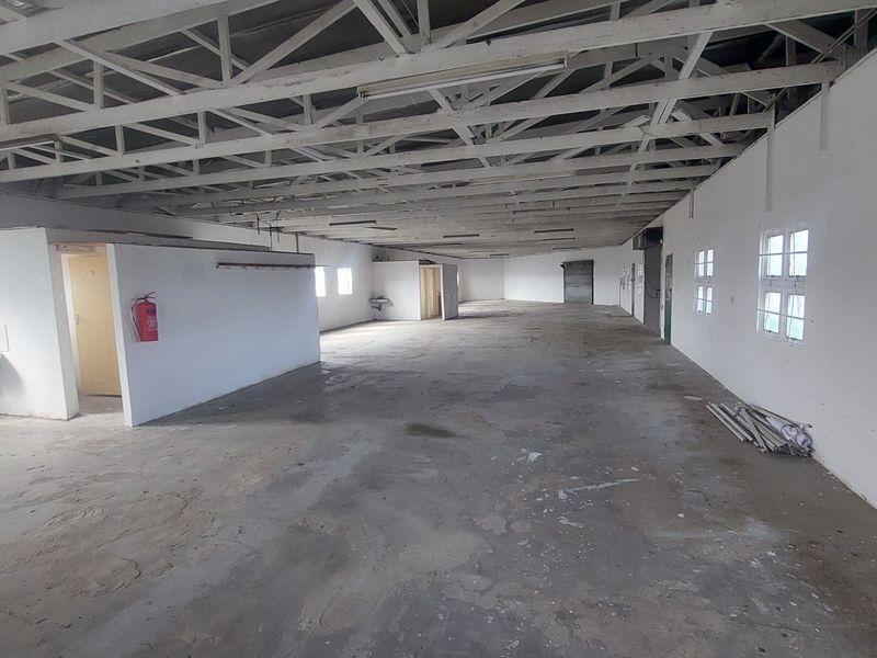 Commercial property for rent in Chatsworth - Photo 3