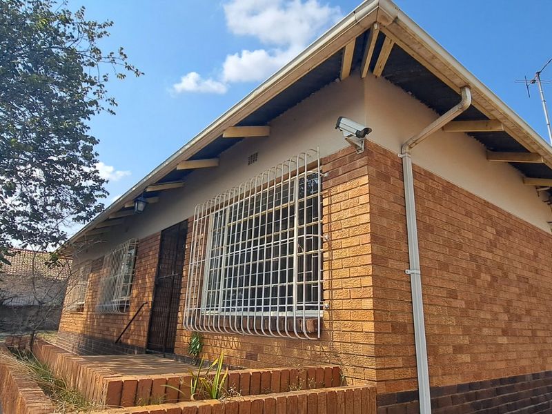 Spacious Family Home to Rent – Perfectly Located - Photo 1