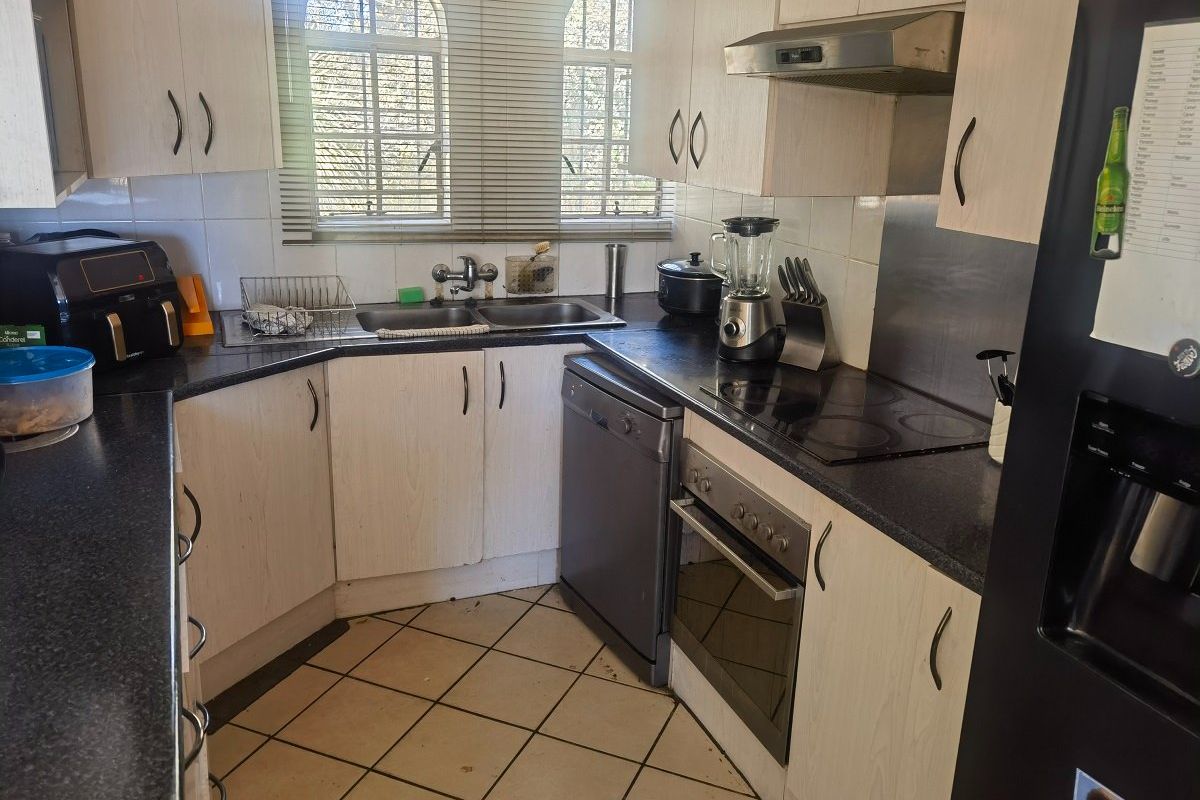 3 Bedroom house for Sale in Crystal Park - Photo 4