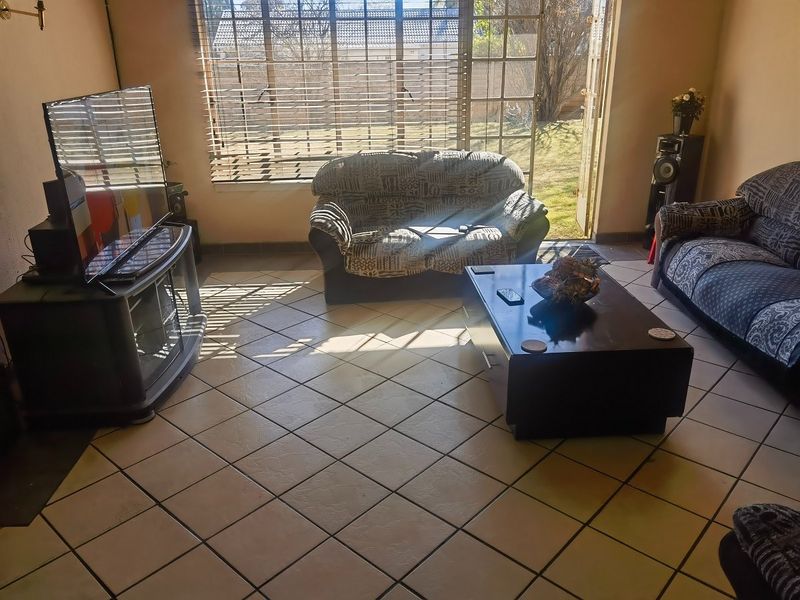 3 Bedroom house for Sale in Crystal Park - Photo 7