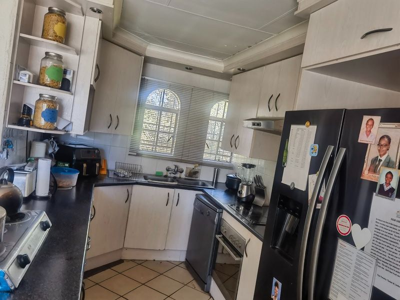 3 Bedroom house for Sale in Crystal Park - Photo 6