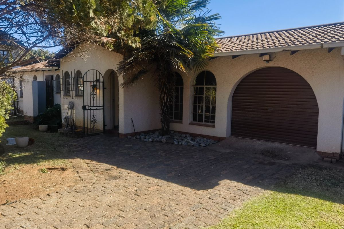 3 Bedroom house for Sale in Crystal Park - Photo 2