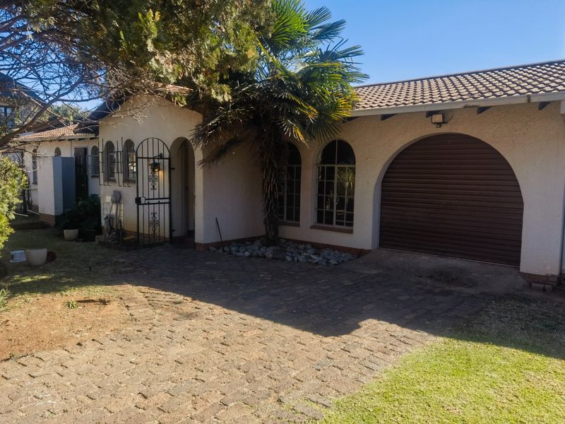 3 Bedroom house for Sale in Crystal Park - Photo 2