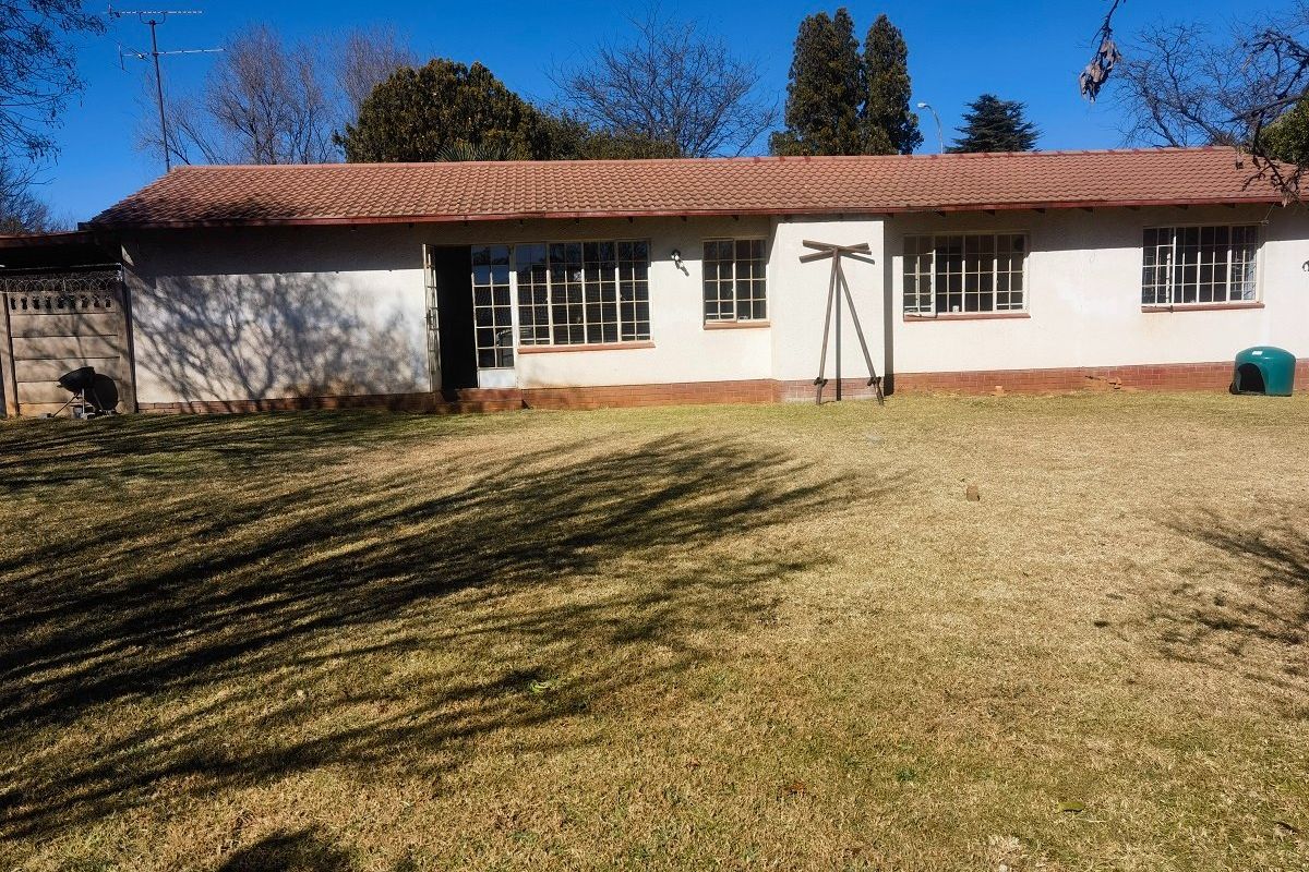 3 Bedroom house for Sale in Crystal Park - Photo 3