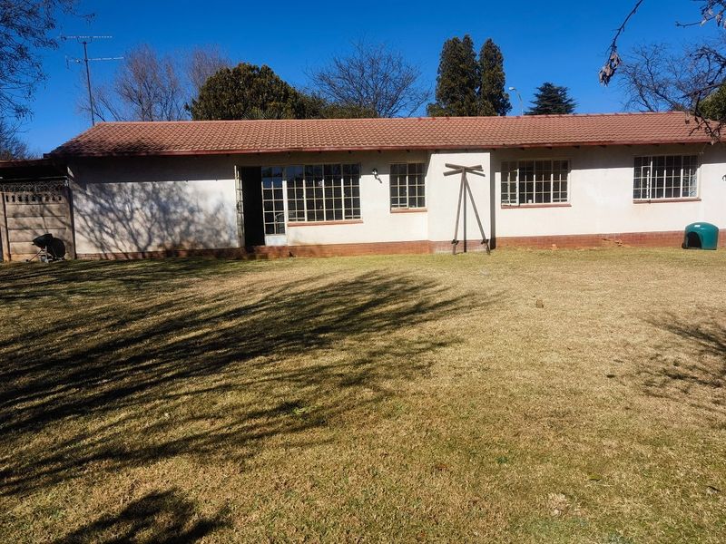 3 Bedroom house for Sale in Crystal Park - Photo 3