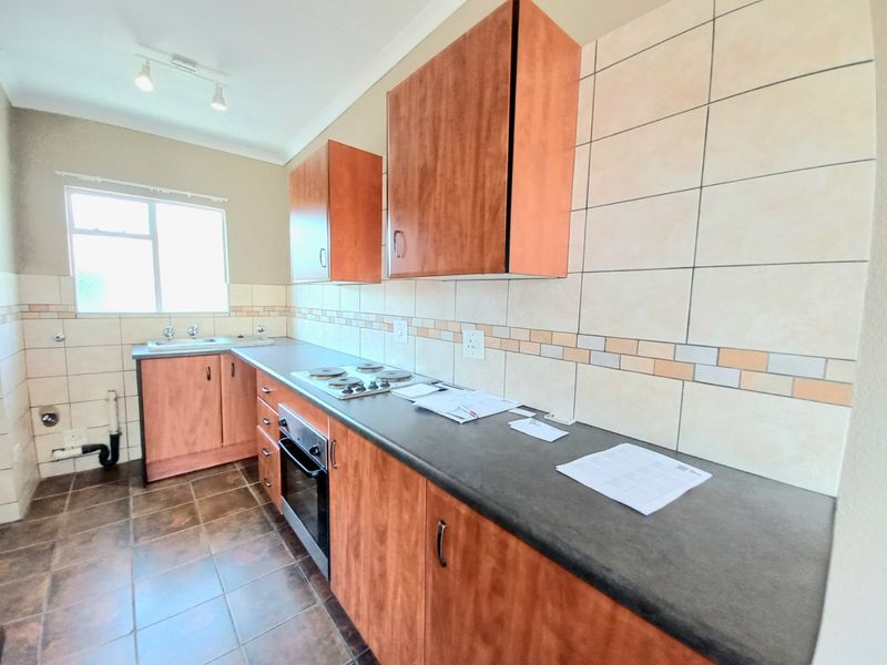 Charming 1-Bedroom Upstairs Unit in a Secure Lifestyle Estate with Excellent Amenities! - Photo 5