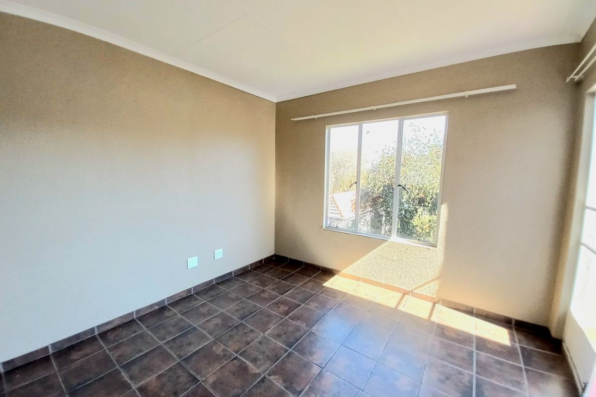 Charming 1-Bedroom Upstairs Unit in a Secure Lifestyle Estate with Excellent Amenities! - Photo 3