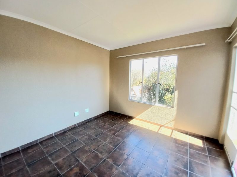 Charming 1-Bedroom Upstairs Unit in a Secure Lifestyle Estate with Excellent Amenities! - Photo 3