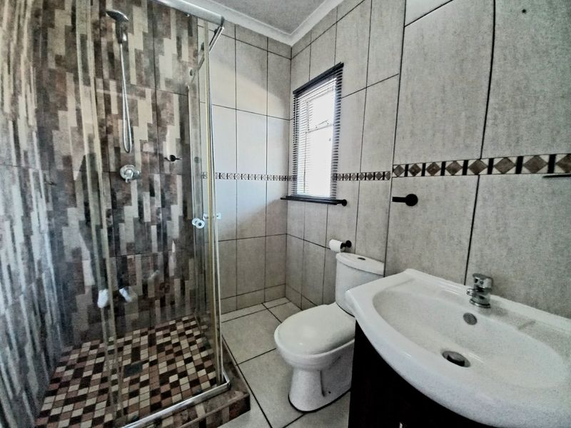 Charming 1-Bedroom Upstairs Unit in a Secure Lifestyle Estate with Excellent Amenities! - Photo 10