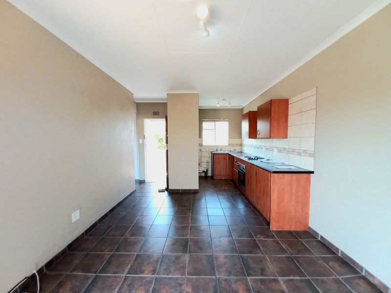 Charming 1-Bedroom Upstairs Unit in a Secure Lifestyle Estate with Excellent Amenities! - Photo 7