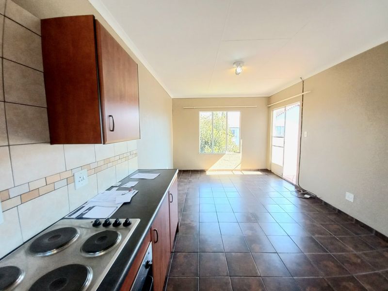 Charming 1-Bedroom Upstairs Unit in a Secure Lifestyle Estate with Excellent Amenities! - Photo 6