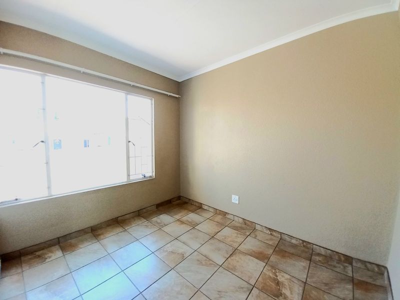 Charming 1-Bedroom Upstairs Unit in a Secure Lifestyle Estate with Excellent Amenities! - Photo 8