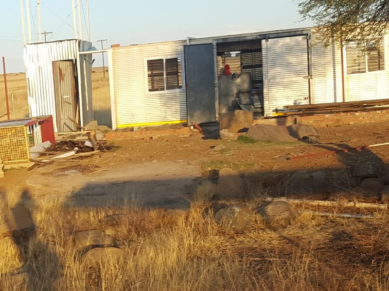 Excellent buy for  the young famer that need to come into the Property Market near the Tierpoort Dam. - Photo 2