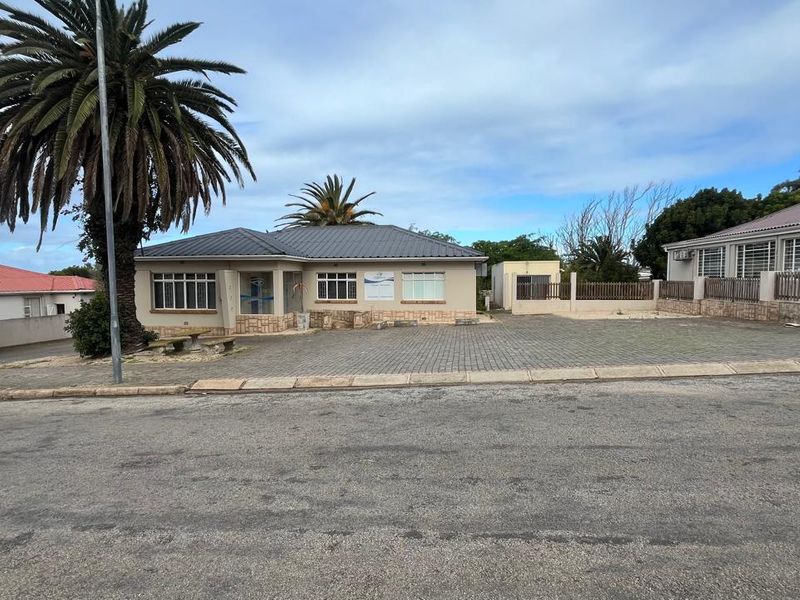 Well-equipped office Property with functional environment ideal for a productive business operation - Photo 5