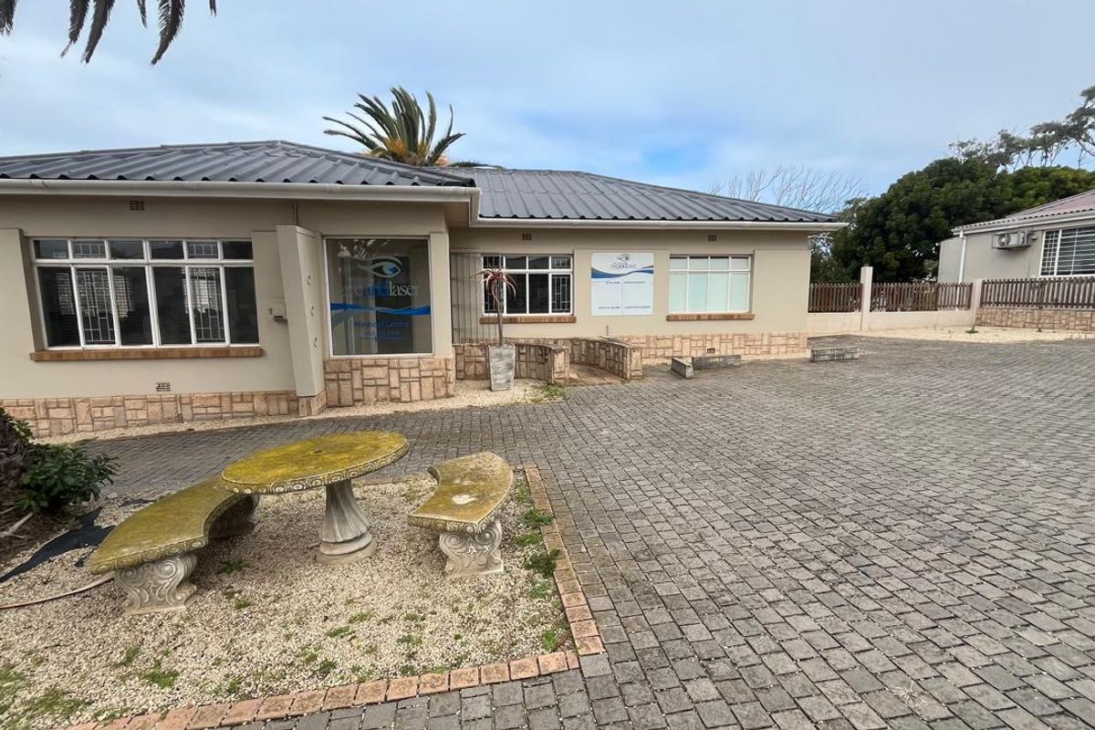 Well-equipped office Property with functional environment ideal for a productive business operation - Photo 4