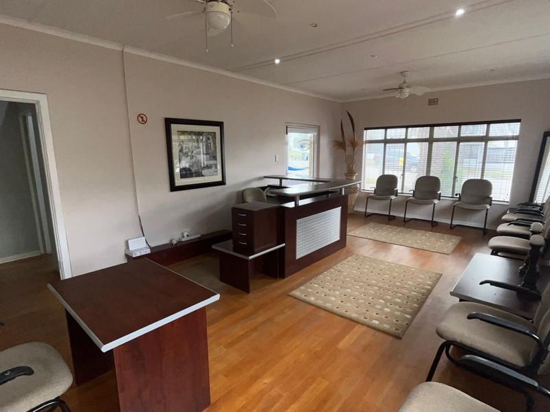 Well-equipped office Property with functional environment ideal for a productive business operation - Photo 10