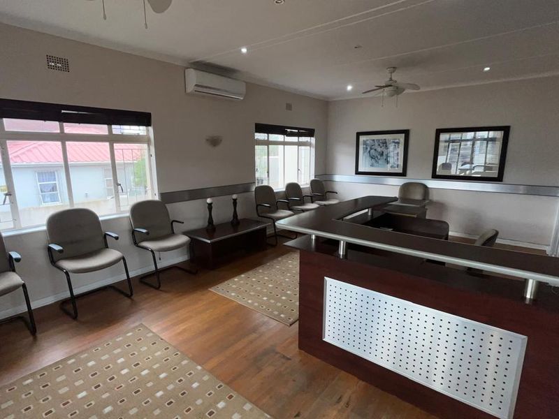 Well-equipped office Property with functional environment ideal for a productive business operation - Photo 8
