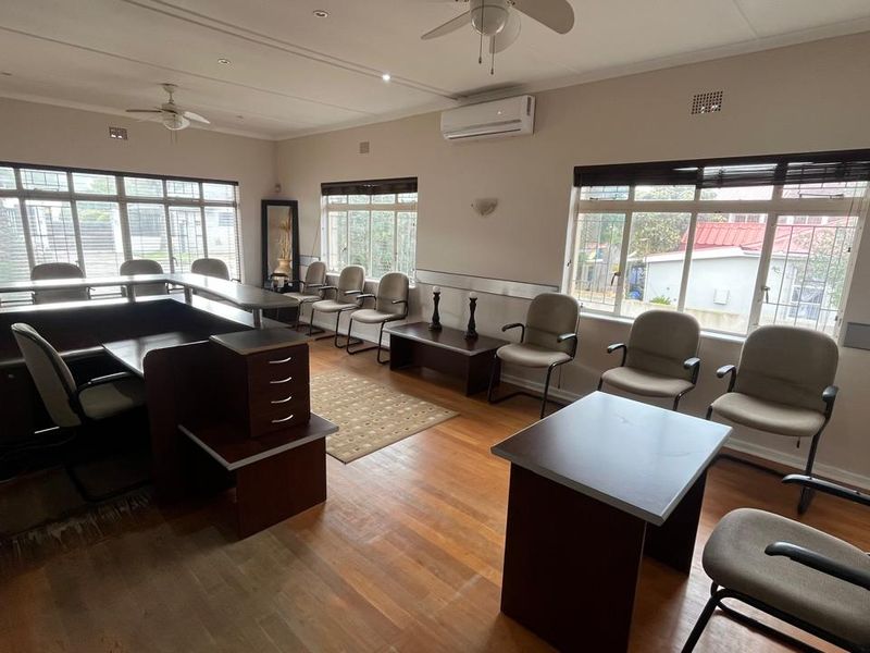Well-equipped office Property with functional environment ideal for a productive business operation - Photo 7