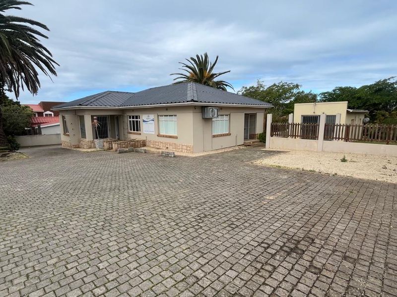 Well-equipped office Property with functional environment ideal for a productive business operation - Photo 6