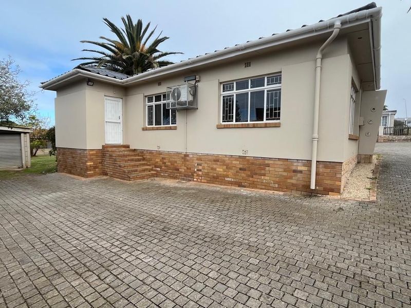 Well-equipped office Property with functional environment ideal for a productive business operation - Photo 3