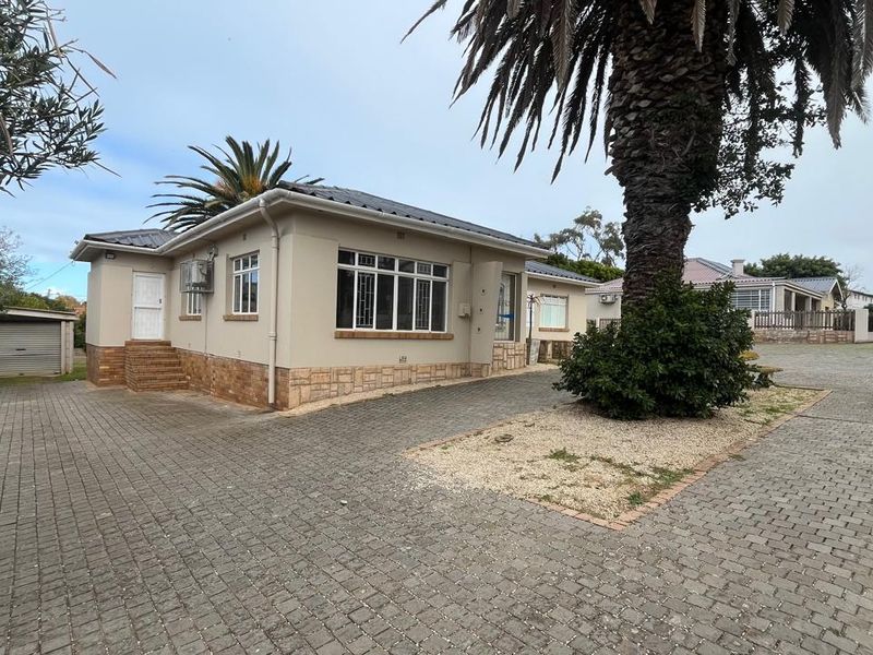 Well-equipped office Property with functional environment ideal for a productive business operation - Photo 2