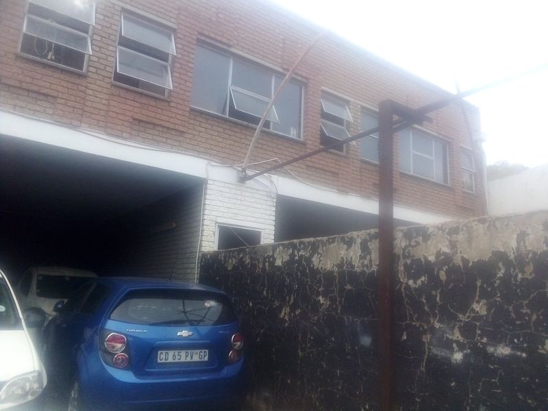 Priced to Go!!! Car stand with 4 tenanted rooms on Jules street - Photo 3