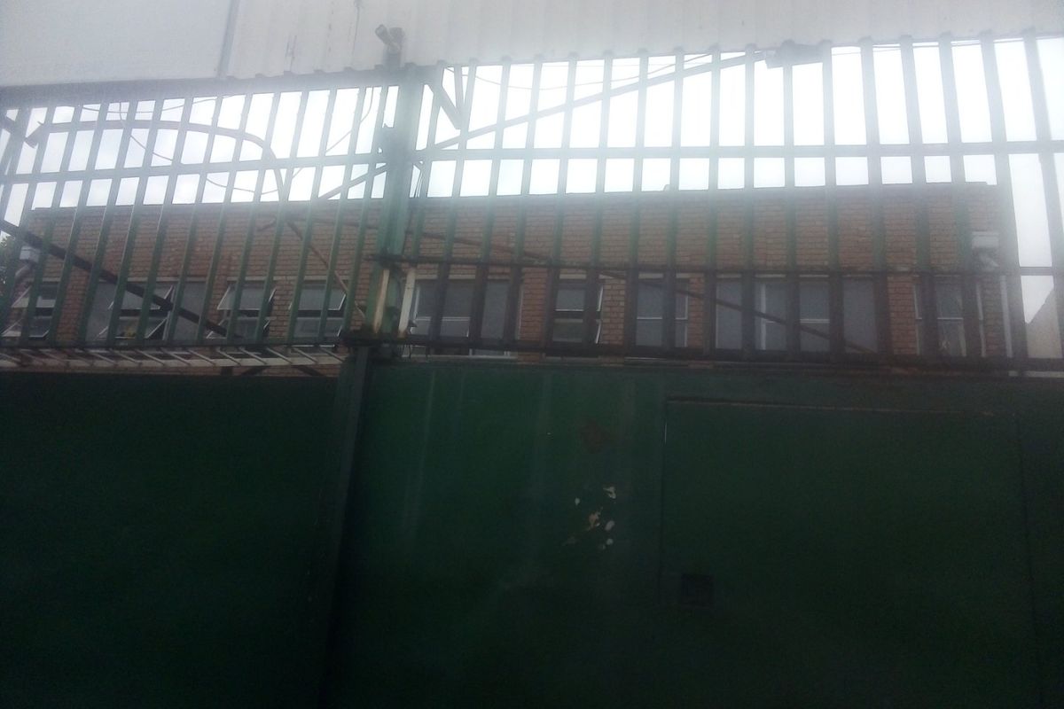 Priced to Go!!! Car stand with 4 tenanted rooms on Jules street - Photo 5