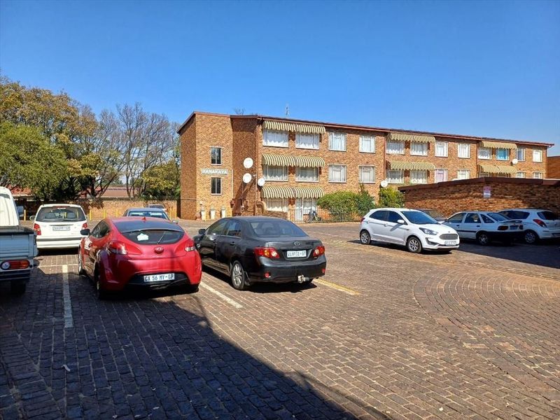 Charming 3-Bedroom Home with Garage and Modern Comforts - Photo 3