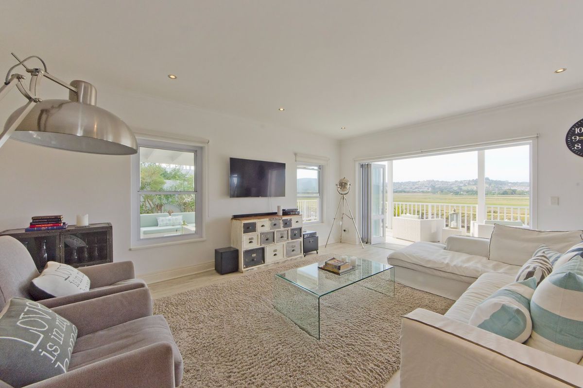 Waterfront Home with Canal and Lagoon Views on Thesen Islands - Photo 2