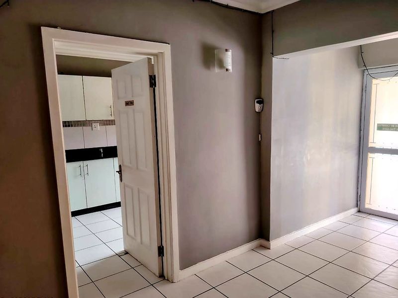 7 Bedroom Commercial Property for Sale in East London - Photo 4