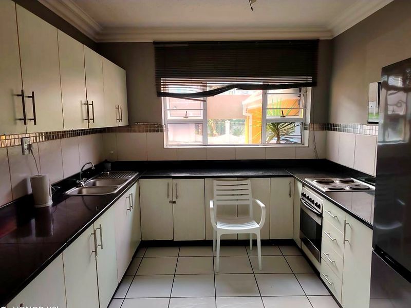 7 Bedroom Commercial Property for Sale in East London - Photo 9