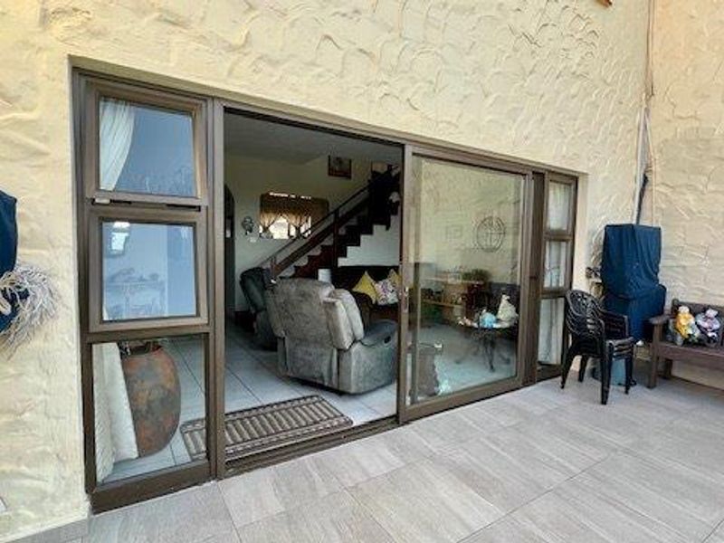 Beachfront Duplex with Breathtaking Sea Views - Photo 4