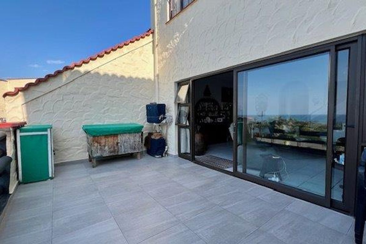 Beachfront Duplex with Breathtaking Sea Views - Photo 5