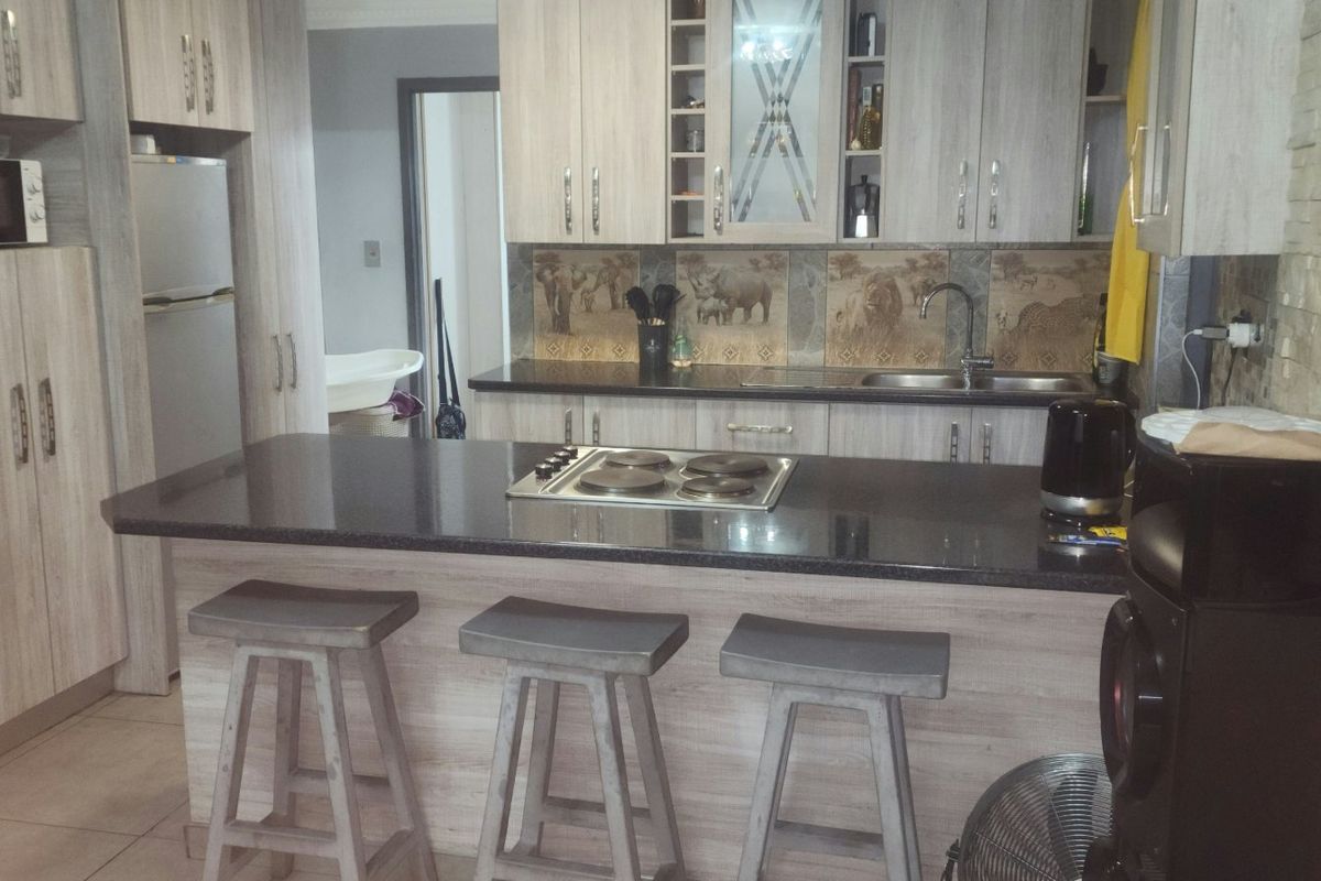 3 Bedroom house for sale in Lentegeur - Photo 2