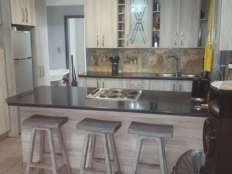 3 Bedroom house for sale in Lentegeur - Photo 2