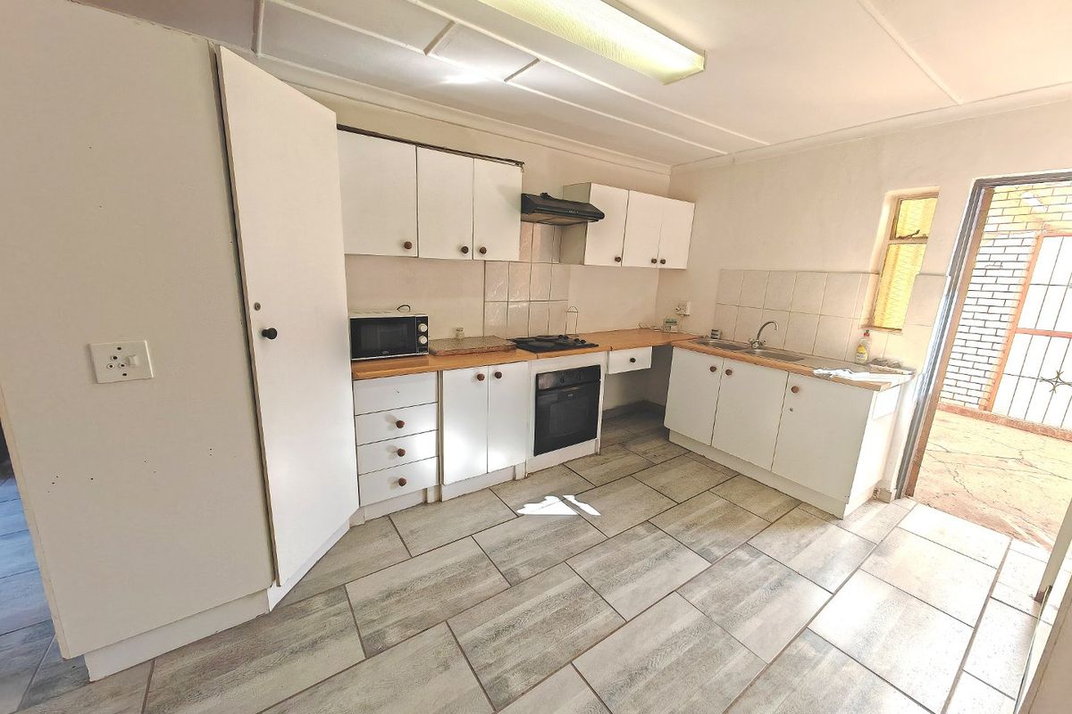 INVESTMENT!!!!!!! close to University of Free State - Photo 2