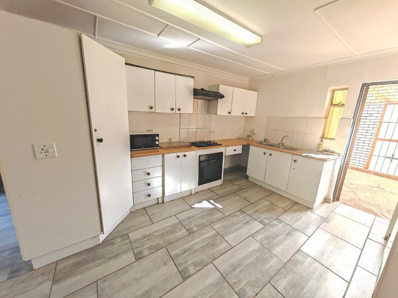 INVESTMENT!!!!!!! close to University of Free State - Photo 2