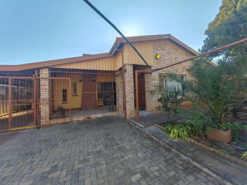 INVESTMENT!!!!!!! close to University of Free State - Photo 3