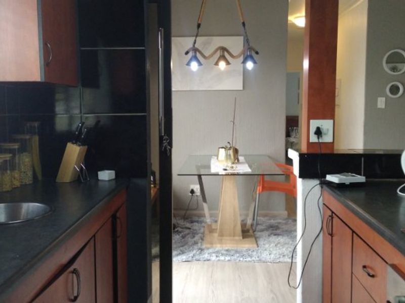 COZY AND COMFORTABLE FAMILY HOME - Photo 7