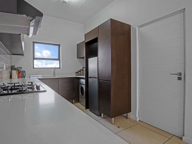 Modern Apartment in Stylish Greenstone Ridge - Photo 4