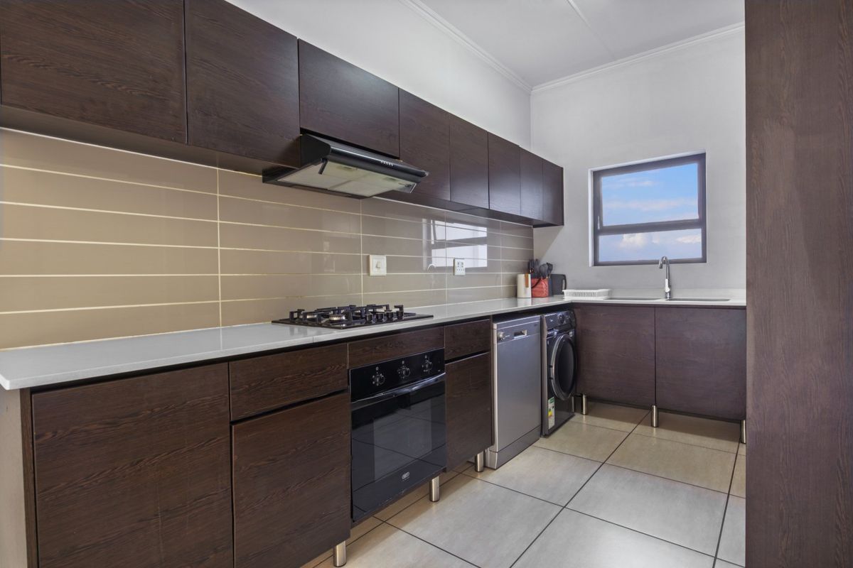 Modern Apartment in Stylish Greenstone Ridge - Photo 3