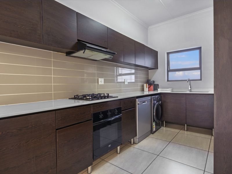 Modern Apartment in Stylish Greenstone Ridge - Photo 3