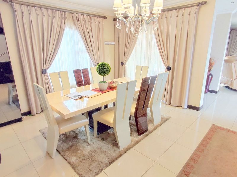 Beautiful 3 Bedroom Family Home in Amberfield Valley - Photo 8