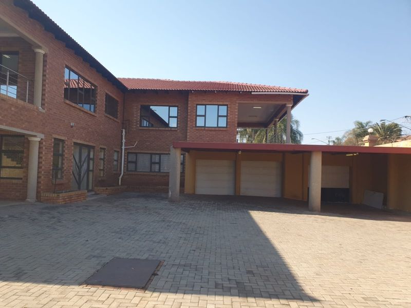 Luxurious 10-Bedrooms Home - Proclamation Hill. - Photo 6