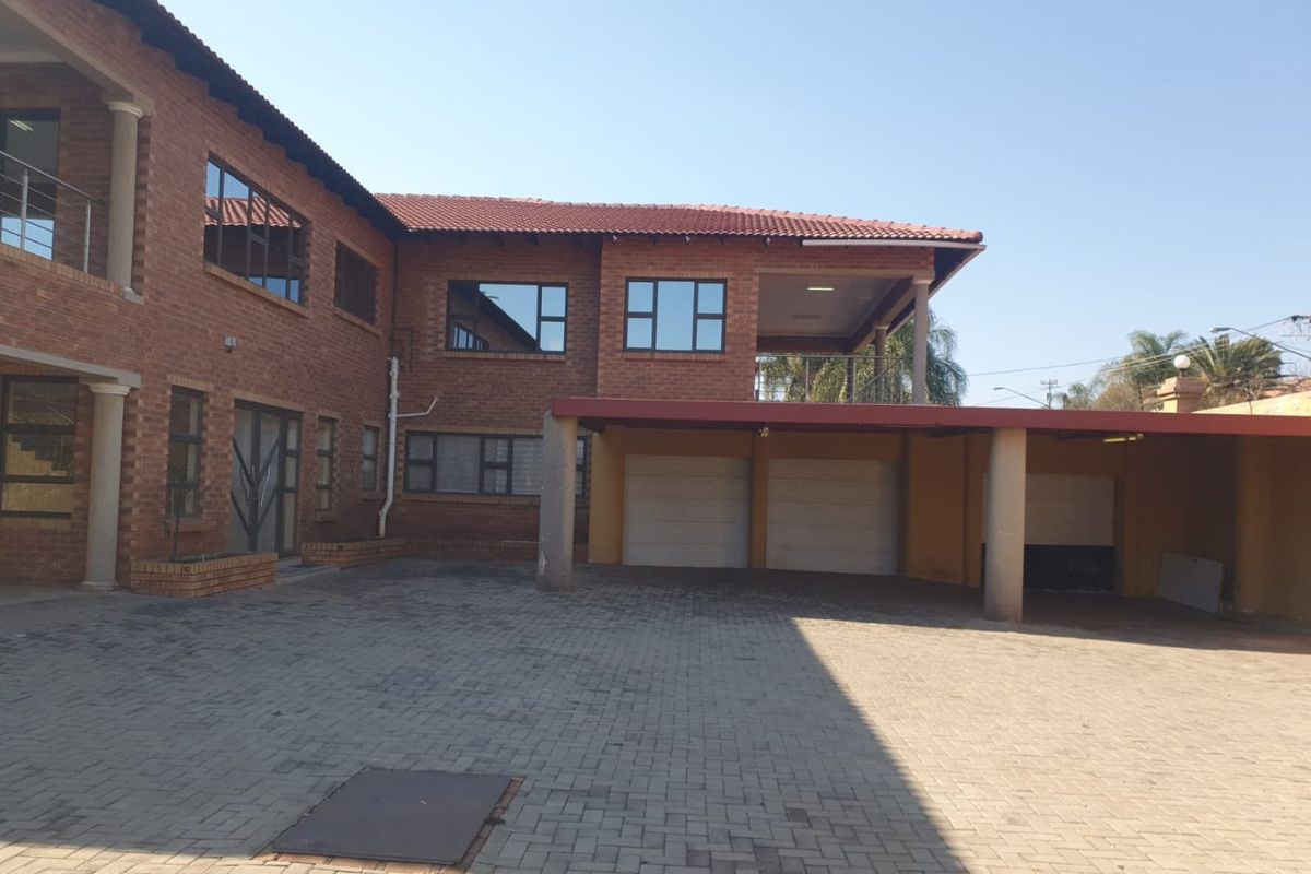 Luxurious 10-Bedrooms Home - Proclamation Hill. - Photo 4